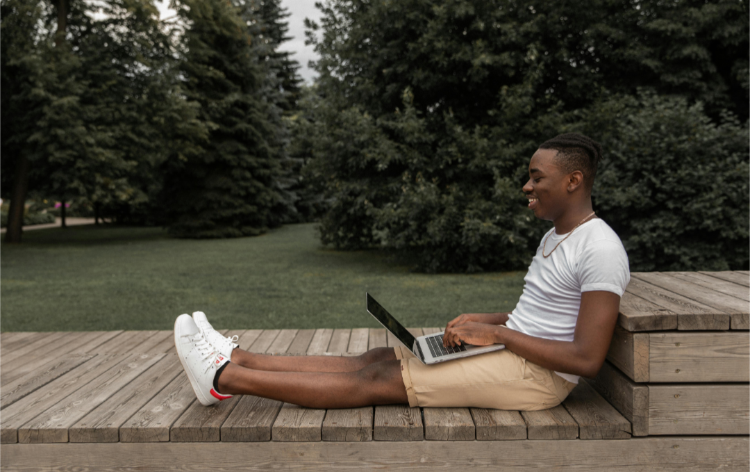 side hustles for college students, college student jobs, student side hustle, earn money in college, flexible income, make money